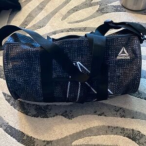 NWOT Reebok Plyo small duffle gym bag